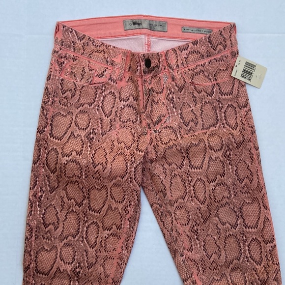 New GUESS Women’s Animal Print Jeans SZ 28 - Picture 5 of 9